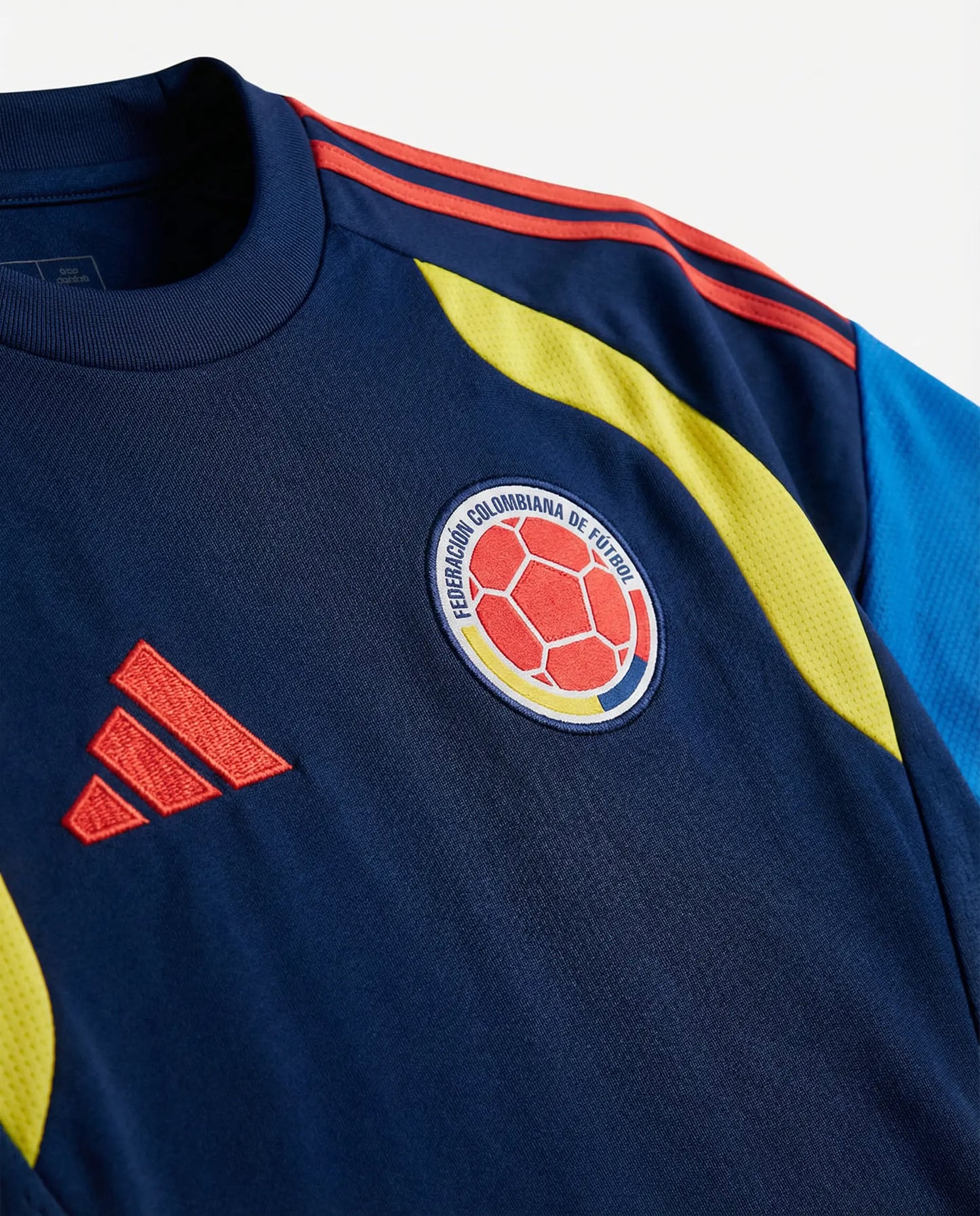 Camiseta Entrenamiento Azul 2026 Bordado